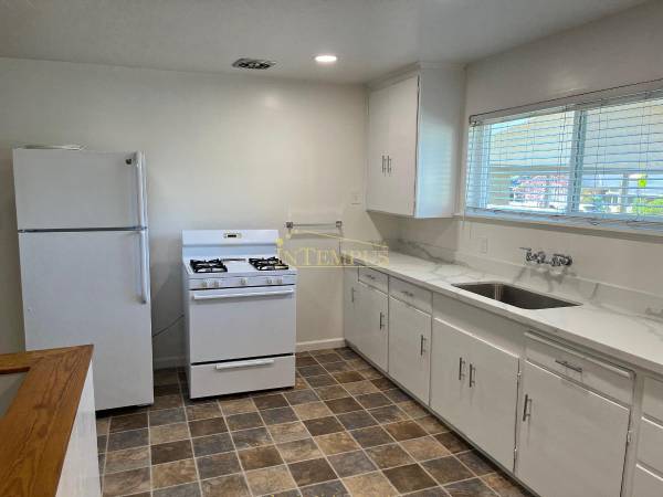 Apartments on Tyrella Ave · Mountain View photo 4