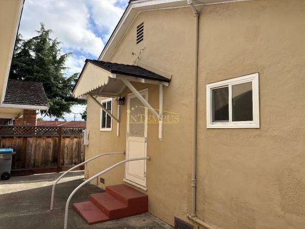 Apartments on Tyrella Ave · Mountain View photo 3