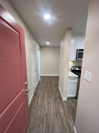 2BR/2BA Apartment on Hayward Avenue · San Mateo photo 2