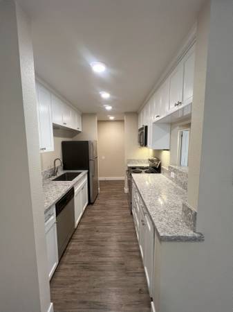 2BR/2BA Apartment on Hayward Avenue · San Mateo photo 4