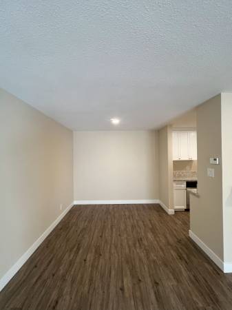 2BR/2BA Apartment on Hayward Avenue · San Mateo photo 5