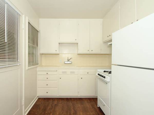 Apartments on Forest Ave · Palo Alto photo 4