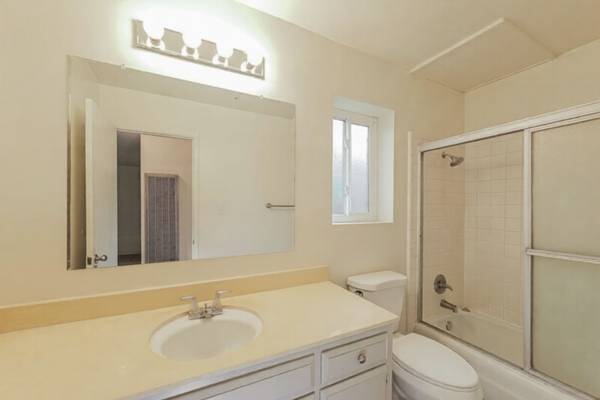 2BR/1BA Single Family House · Santa Rosa photo 4