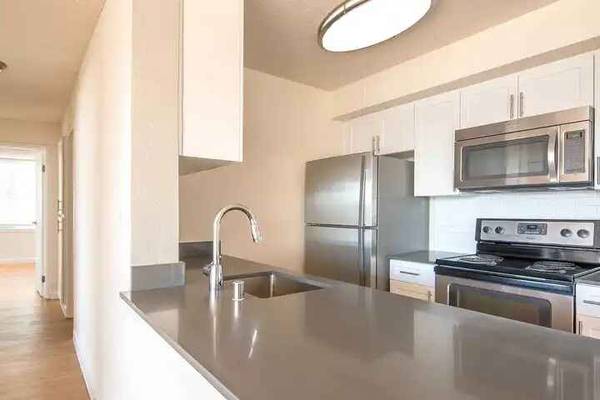 1BR/1BA Single Family House on Saint Francis Pl · San Francisco photo 2