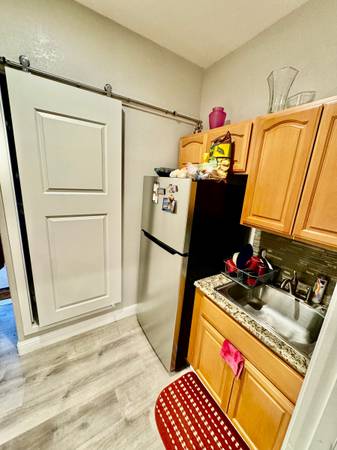 0BR/1BA Duplex · Redwood City photo 4