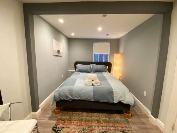 Fully Remodeled 1 Bedroom 1.5 Bath Garden Cottage With In Unit Laundry photo 2