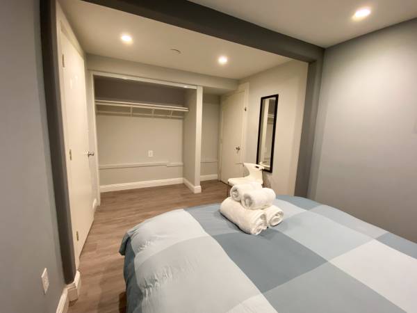 Fully Remodeled 1 Bedroom 1.5 Bath Garden Cottage With In Unit Laundry photo 3