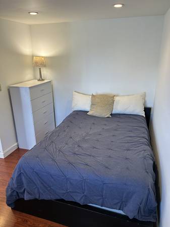 0BR/1BA Apartment · Berkeley photo 3
