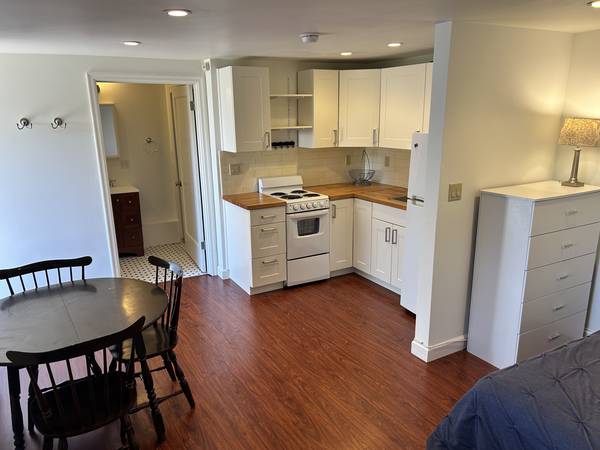 0BR/1BA Apartment · Berkeley photo 2