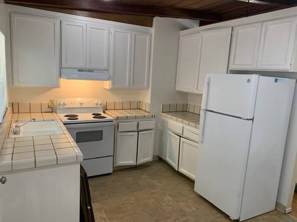 2BR/1BA Apartment · Mountain View photo 3
