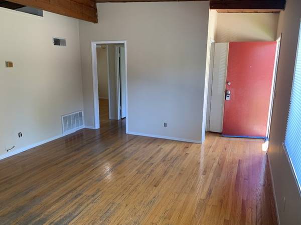 2BR/1BA Apartment · Mountain View photo 2