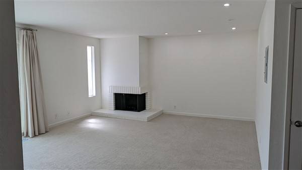 2BR/2BA Apartment · Larkspur photo 2