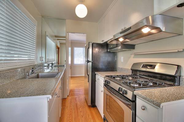 1BR/1BA Apartment · Mountain View photo 5