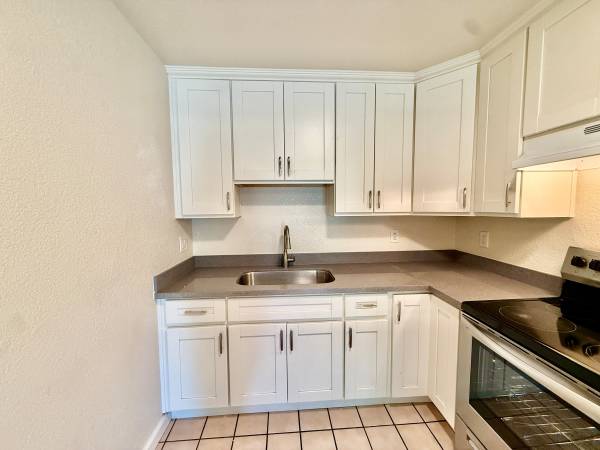 3BR/1BA Apartment on Dixon Street · Hayward photo 5