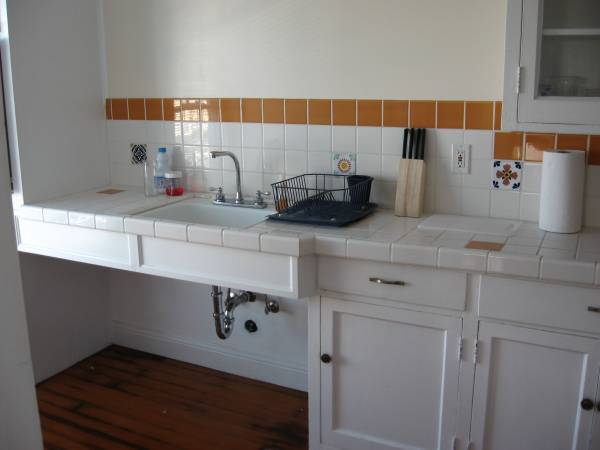 1BR/1BA Apartment · Oakland photo 3
