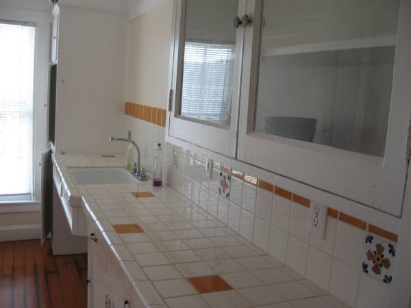 1BR/1BA Apartment · Oakland photo 2