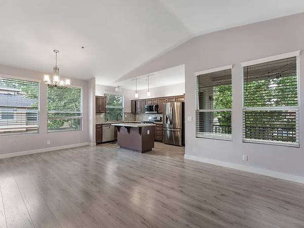 2BR/2BA Townhouse on Esparanza Way · San Jose photo 3