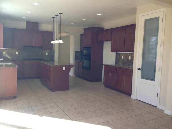5BR/4BA Apartment · Knightsen photo 3