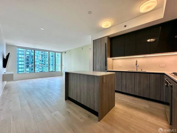 Where Skyline Meets Sky Deck At Residence 26G At Lumina photo 3