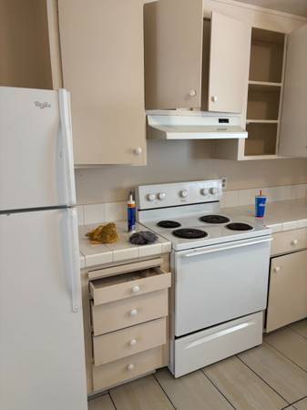 1BR/1BA Duplex on Wilton Drive · Campbell photo 5