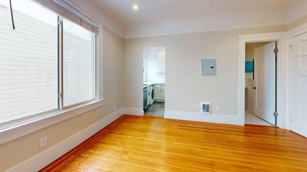 2079 Market photo 3