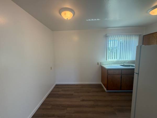 2BR/1BA Apartment on Commercial Ave · South San Francisco photo 5