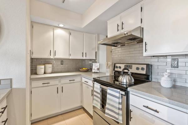 2BR/2BA Apartment · Palo Alto photo 4