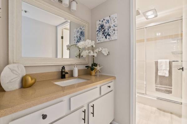 2BR/2BA Apartment · Palo Alto photo 5