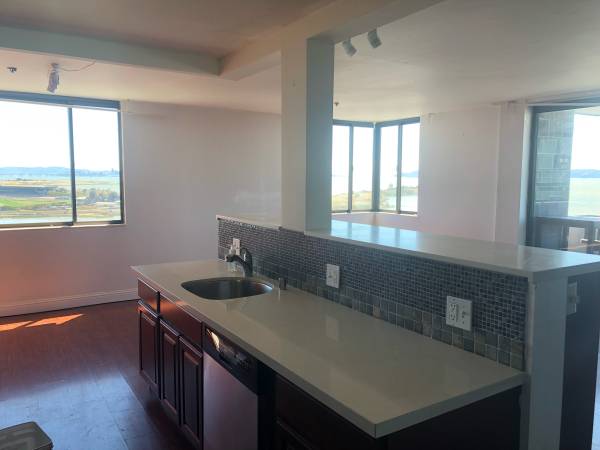 2BR/2BA Condo on Pierce St. Albany · Albany photo 4