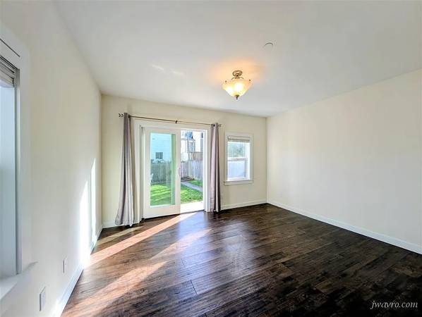 Brewster Place photo 2