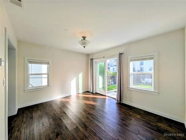 Brewster Place photo 4