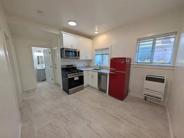 Apartments on Peralta Ave · Albany photo 3