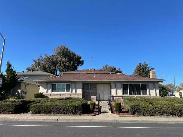 Updated Single-level Home Located In The Highly Sought-after Killarney Farms Neighborhood Of Santa Clara photo 3