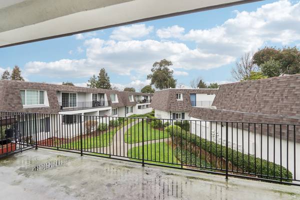 Apartments on Fremont Blvd. · Fremont photo 3