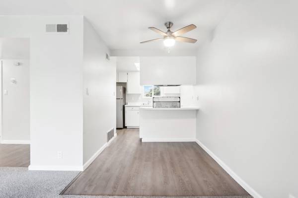 Apartments on Fremont Blvd. · Fremont photo 5