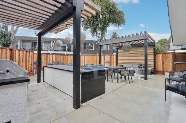 Apartments on Fremont Blvd. · Fremont photo 4