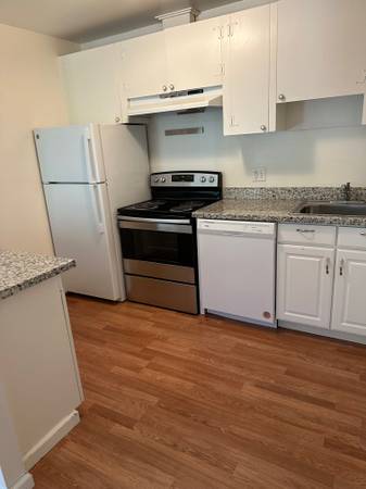 1BR/1BA Apartment · Greenbrae photo 3