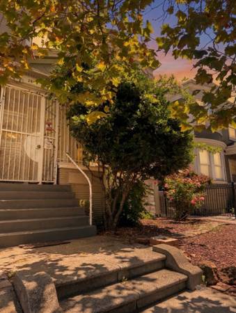 1BR/1BA Single Family House on Telegraph Ave · Oakland photo 4