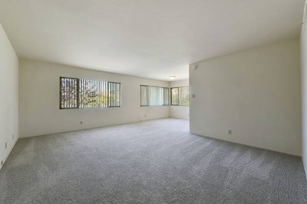 2BR/1BA Apartment on Willow St · Alameda photo 4