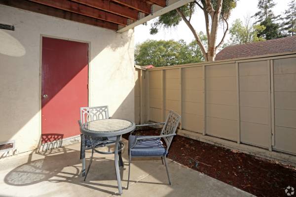 2BR/1BA Condo on Arnold Drive · Pleasant Hill photo 5