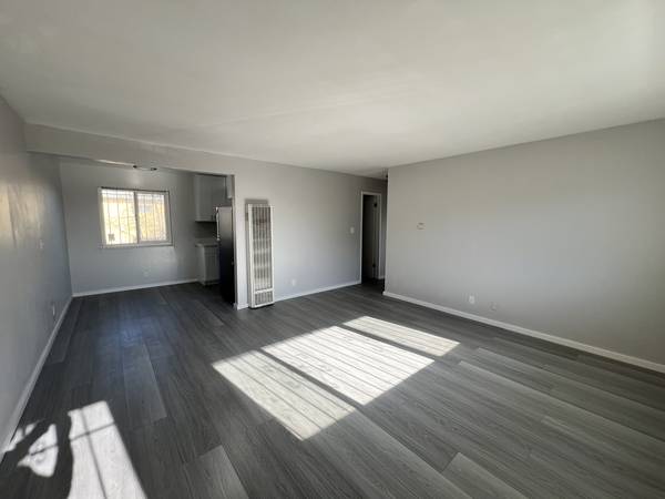 2BR/1BA Apartment · Oakland photo 5