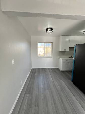 2BR/1BA Apartment · Oakland photo 4