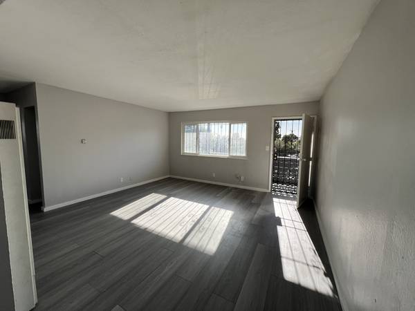 2BR/1BA Apartment · Oakland photo 3