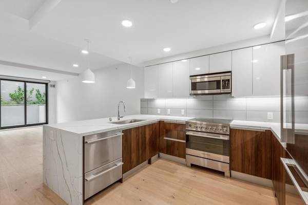 1335 Larkin St photo 3