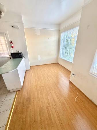 2BR/1BA Apartment · Berkeley photo 2