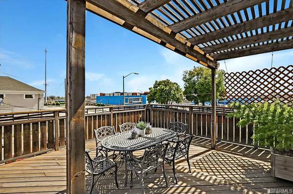 3BR/1BA Condo · Oakland photo 3