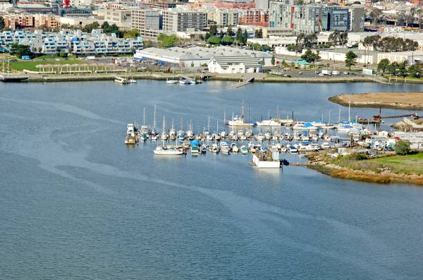 3BR/1BA Condo · Oakland photo 2