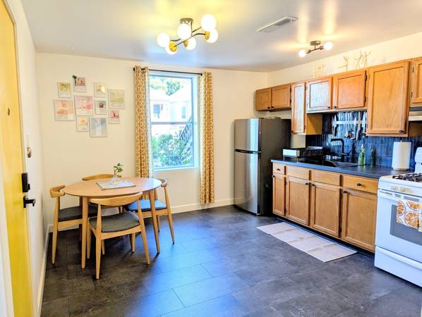 2BR/1BA Duplex · Oakland photo 5