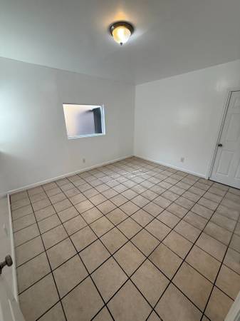 0BR/1BA Apartment · Oakland photo 3