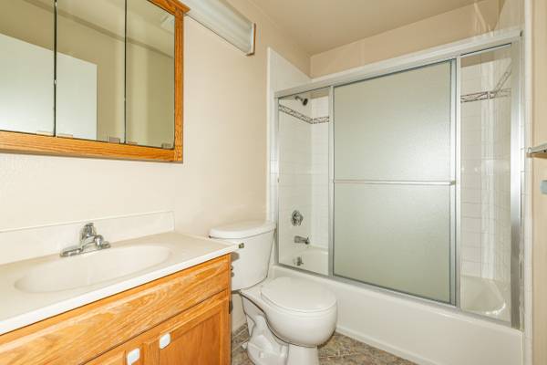 Caldecott Lane #5 Oakland Apartment photo 4